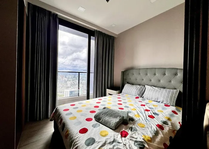 52nd Fl With Desk Pool And Gym Mrt 200m Away * 방콕