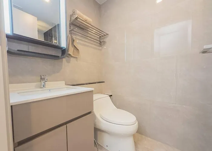 아파트 52nd Fl With Desk Pool And Gym Mrt 200m Away 방콕