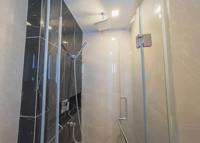 52nd Fl With Desk Pool And Gym Mrt 200m Away 아파트 *