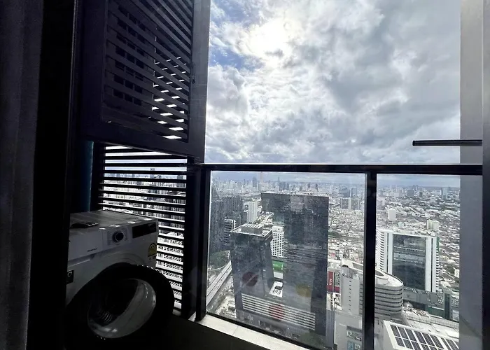 52nd Fl With Desk Pool And Gym Mrt 200m Away * 방콕